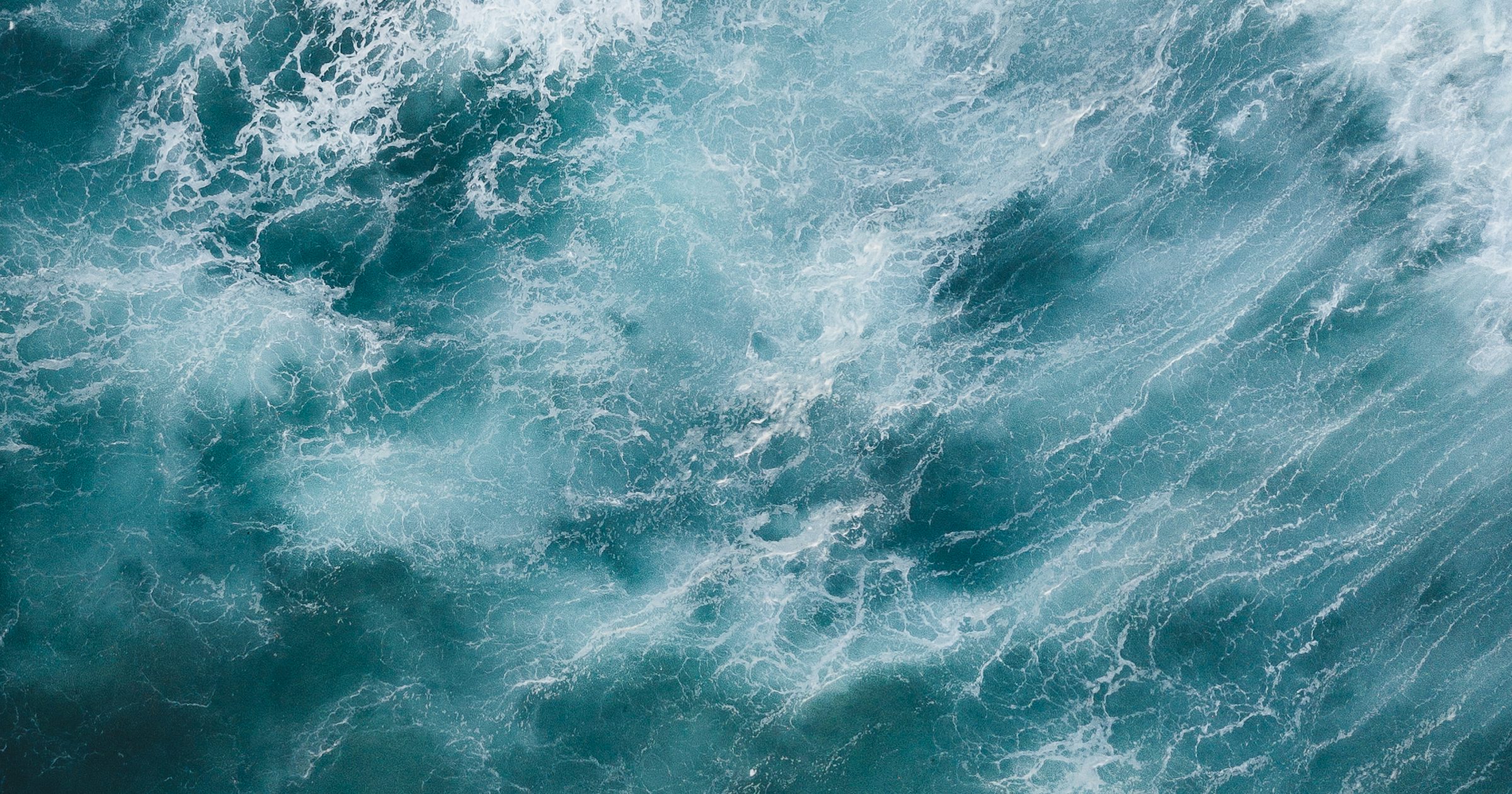 Straddle & Strangle: Buying Volatility to Profit from Big Moves